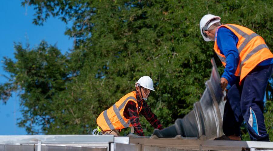 Professional gutter cleaning in Sheldon, IA